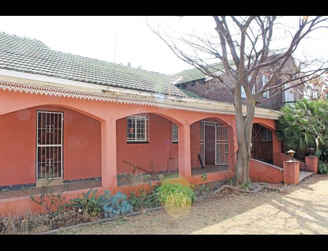 BEDROOM HOUSE FOR SALE IN GREENHILLS